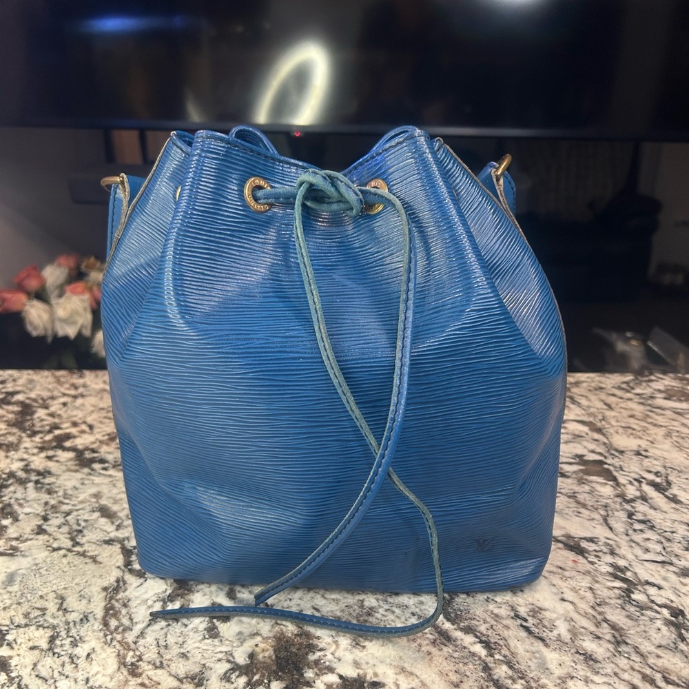 Louis Vuitton Epi Noe Bucket Bag with unbranded Dust